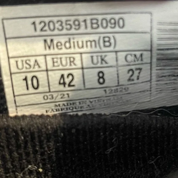 Brooks | Levitate 5 Running Shoes - Black ; Womens 10 - Picture 8 of 8